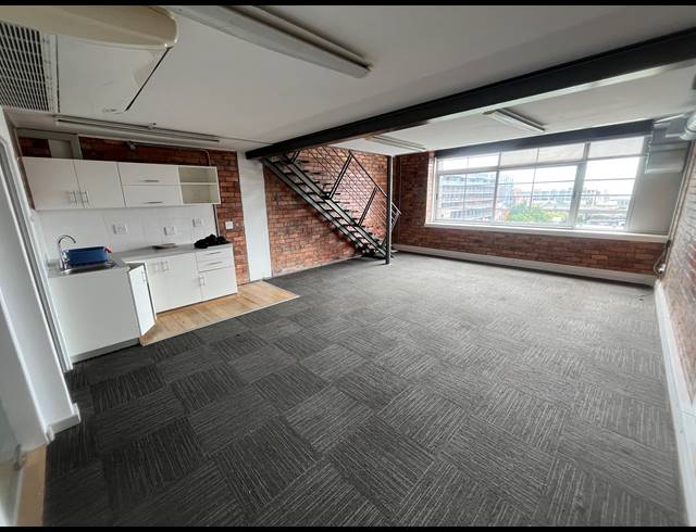 92M² OFFICE TO LET IN GREEN POINT